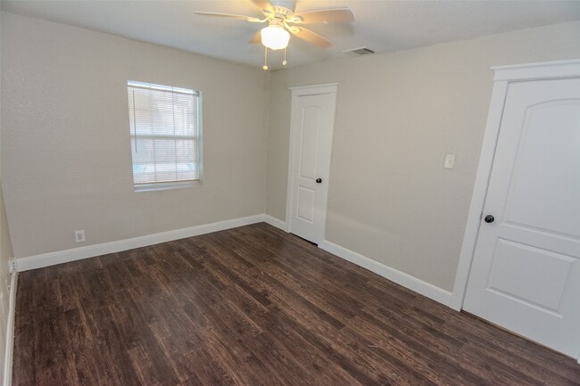 Building Photo - 1203 Sunset Dr