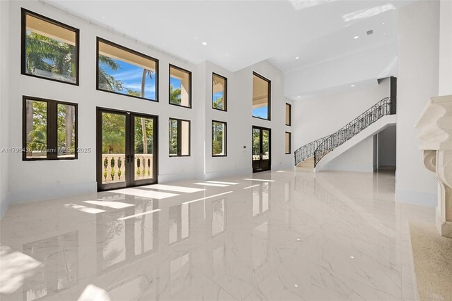 Building Photo - 8112 Los Pinos Cir