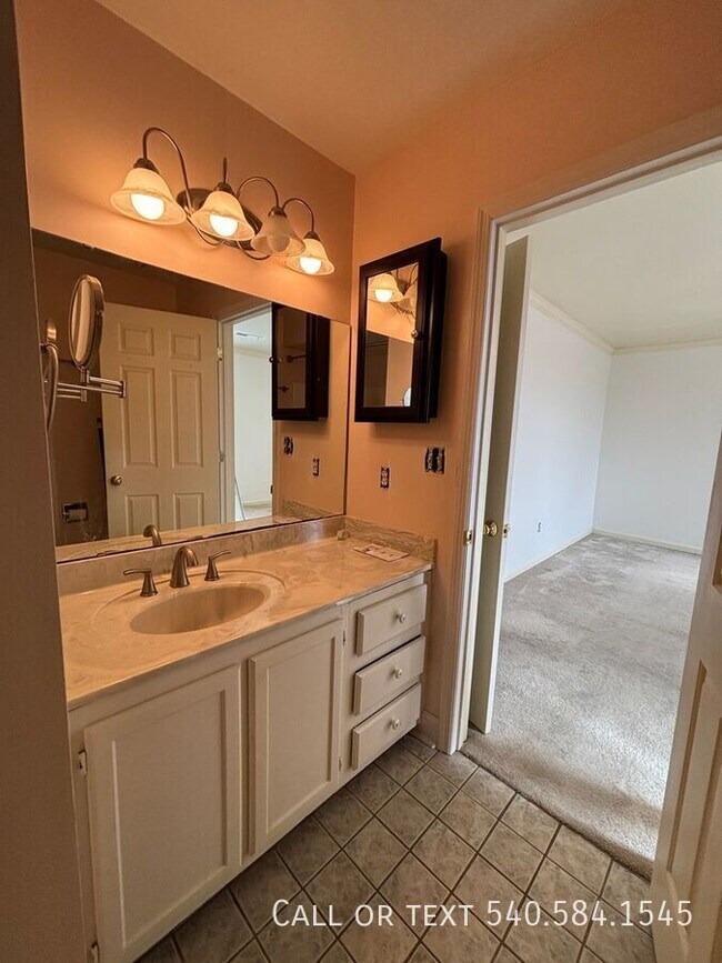 Building Photo - 3776 Kenwick Trail