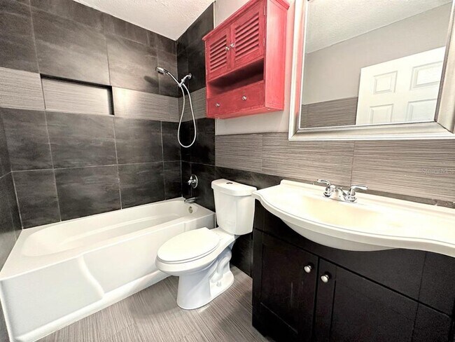 Building Photo - 3805 Cortez Cir