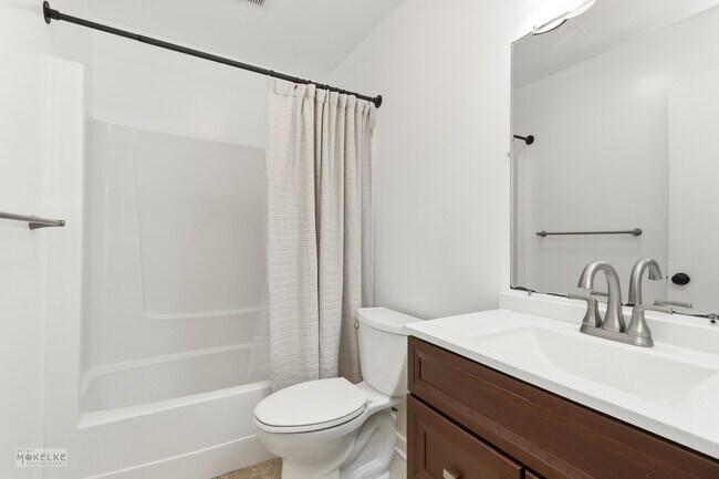 Building Photo - 105 W Somonauk St