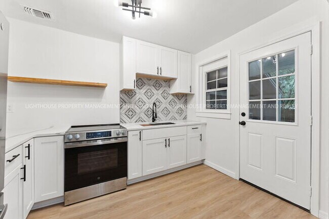 Building Photo - Charming Newly Renovated 2-Bedroom Home Ne...