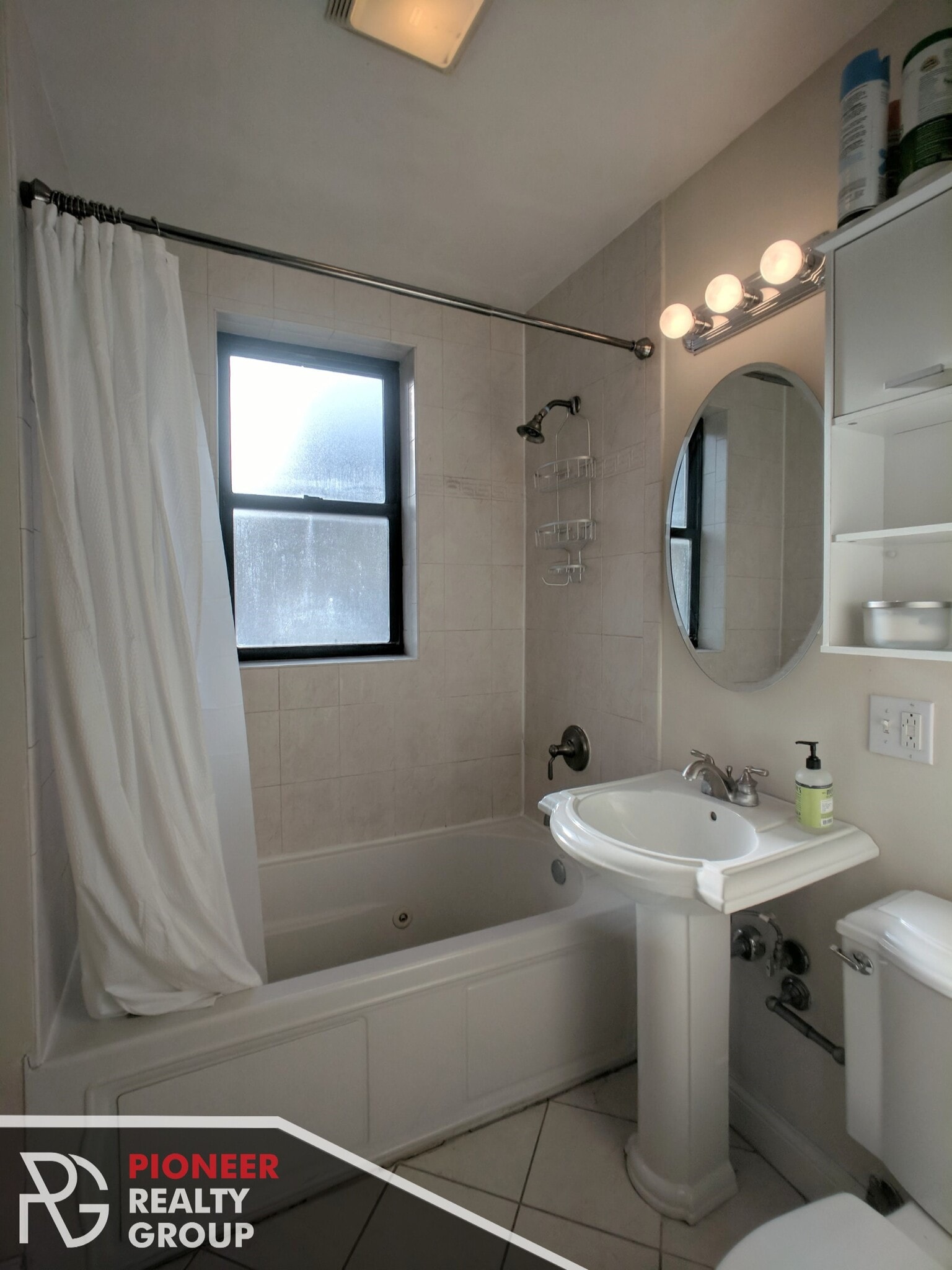 Building Photo - 736 W Addison St