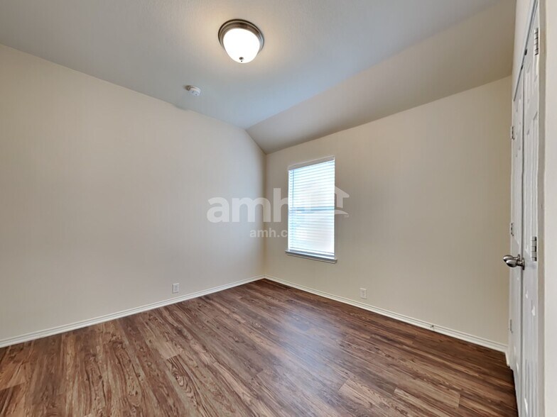 Building Photo - 1356 Napa Dr