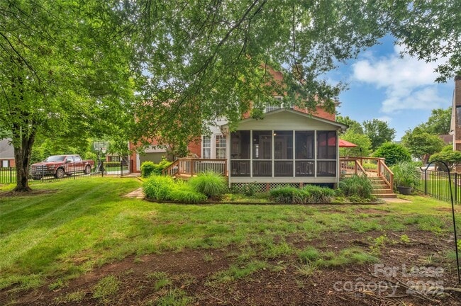 Building Photo - 15737 Agincourt Dr