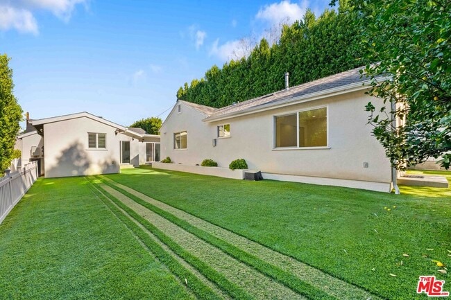 Building Photo - 11642 Acama St