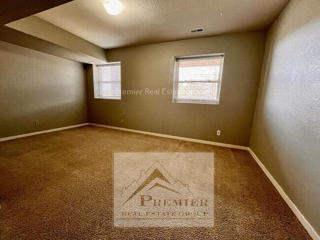 Building Photo - 240 Haversham Dr