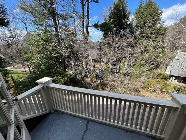 Building Photo - North AVL -  Renovated Arts & Crafts Cottage