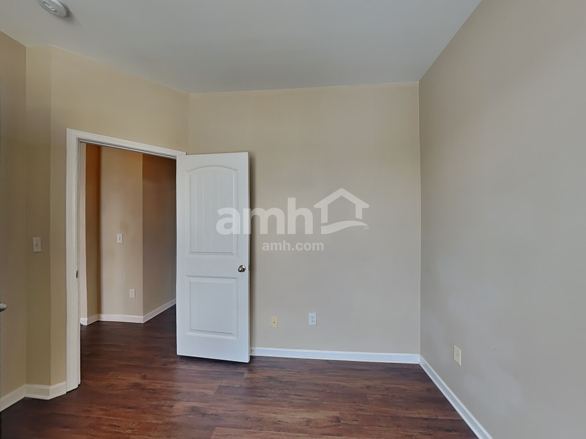 Building Photo - 98 Jade St