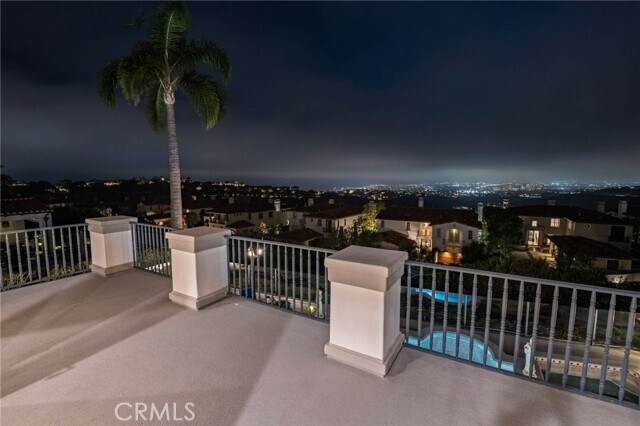 Building Photo - 7 Vista Luci