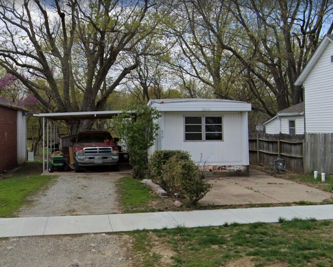 Primary Photo - 625 Main St