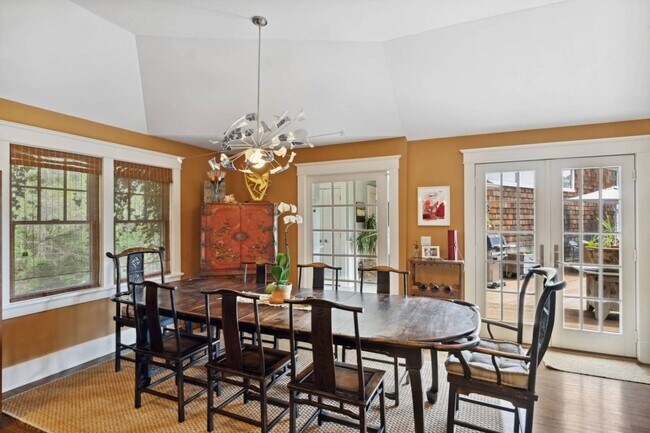 Building Photo - 565 Montauk Hwy