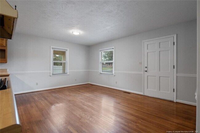 Building Photo - 508 Waterbury Dr