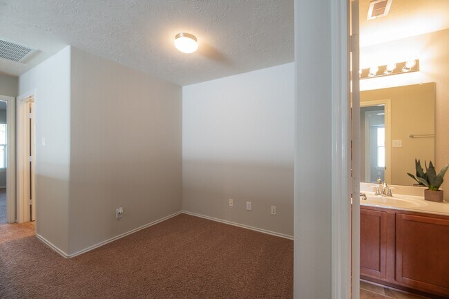 Building Photo - 18 Whitekirk Pl