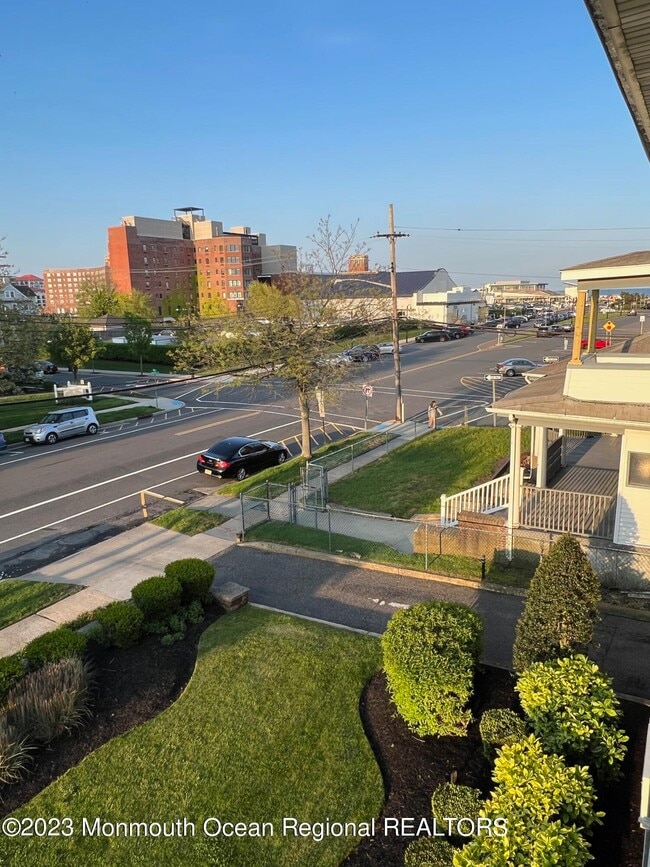 Building Photo - 304 4th Ave