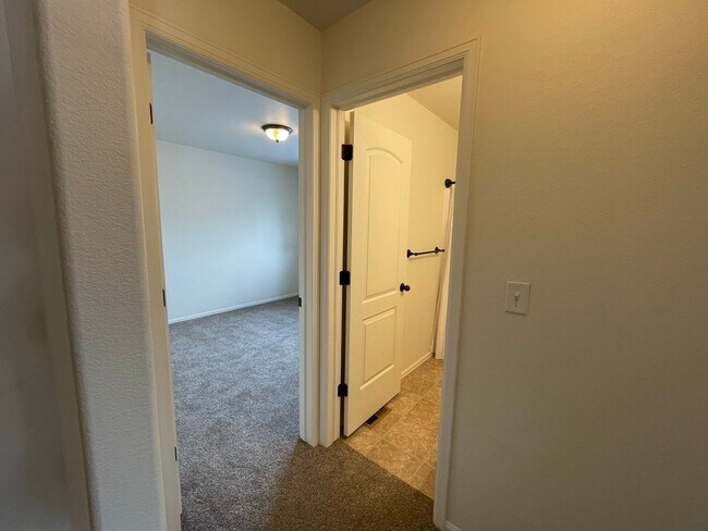 Building Photo - Low-Maintenance 3BR Ranch in Johnstown Far...