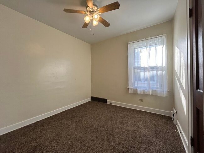 Building Photo - 4406 Gifford Ave