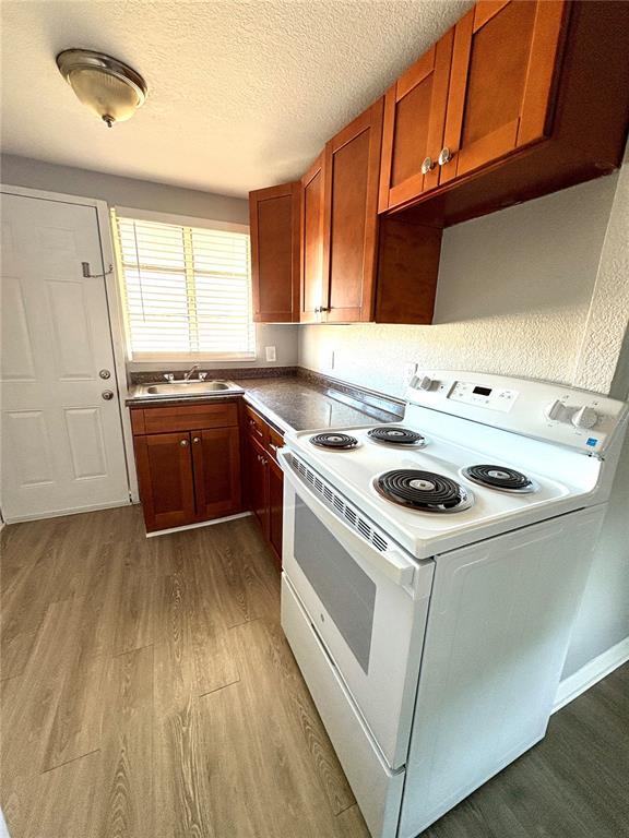 Building Photo - 4611 N Hubert Ave