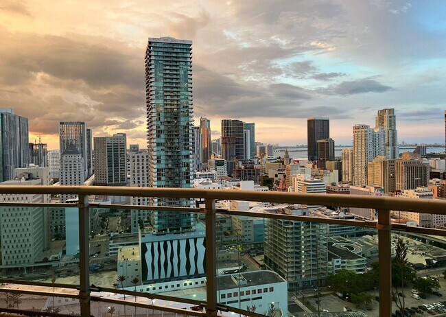 Building Photo - 350 S Miami Ave