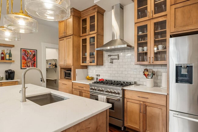 Building Photo - 1326 Broadway-SI ID1324946P