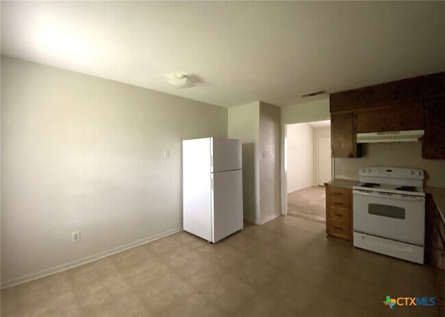 Building Photo - 4800 Rainbow Cir