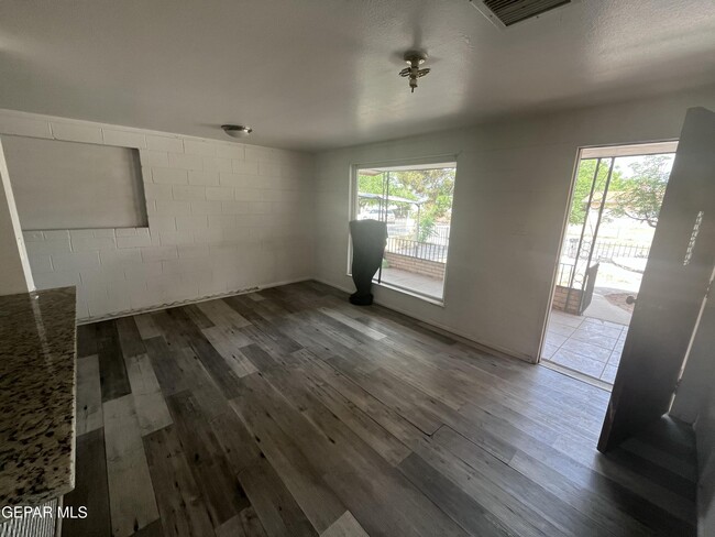 Building Photo - 216 Pacific Dr