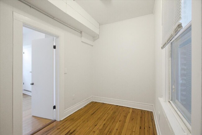 Building Photo - 1616 W Le Moyne St
