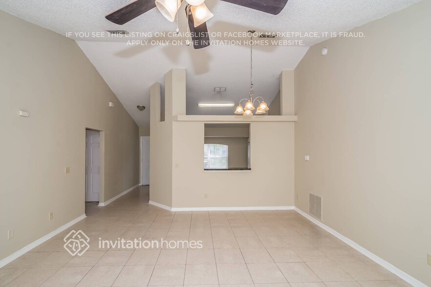 Building Photo - 7532 Dover Cliff Dr N