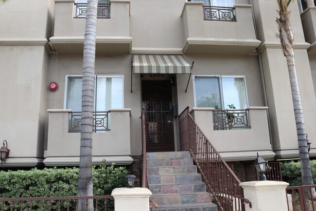 Building Photo - 4904 Laurel Canyon Blvd