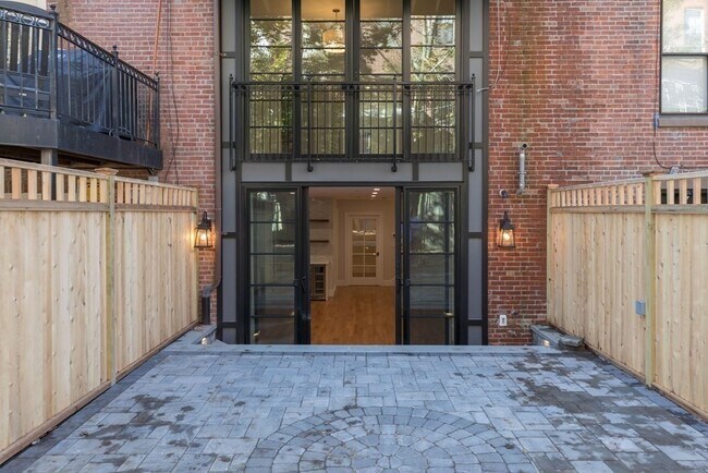 Building Photo - 131 W Newton St