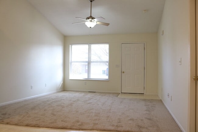 Building Photo - 2271 Shamrock Ln