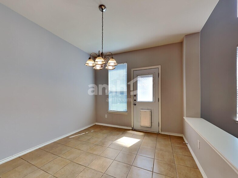 Building Photo - 2319 Merlin Dr