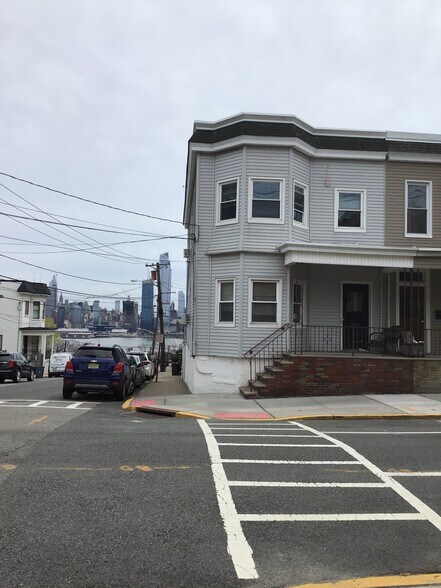 Building Photo - 506 Gregory Ave