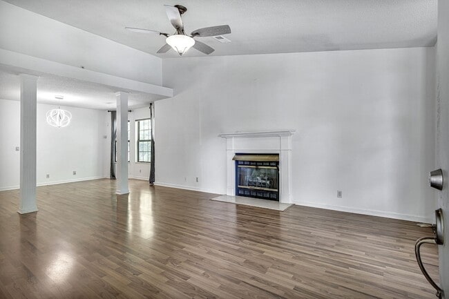 Building Photo - 816 Beazer Ln