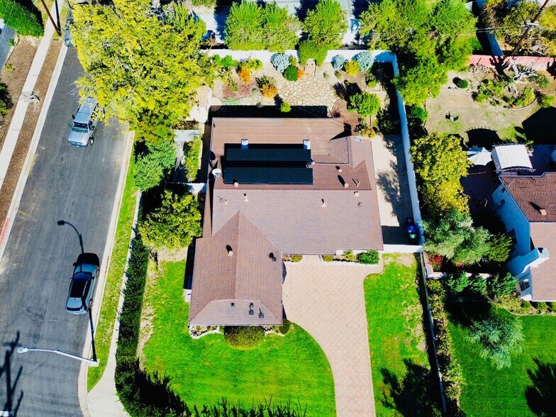 Building Photo - 23813 Calvert St