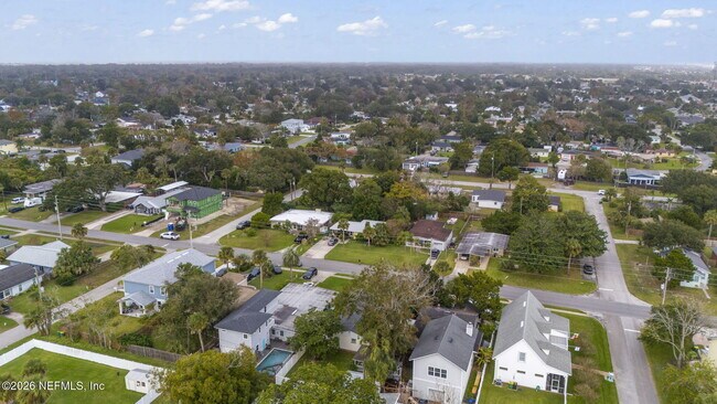 Building Photo - 618 8th Ave N