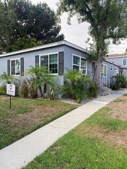 Primary Photo - 1519 N Hollywood Way