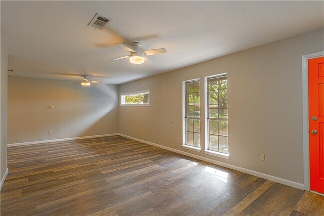 Building Photo - 6810 Willamette Dr