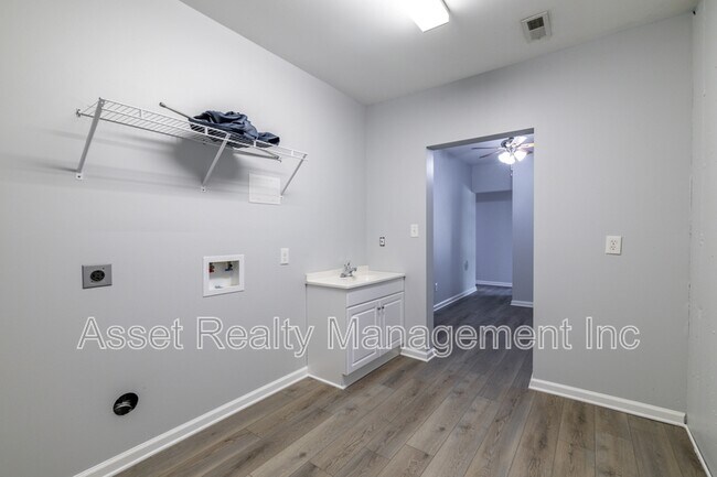 Building Photo - 1217 Dreamview Ln