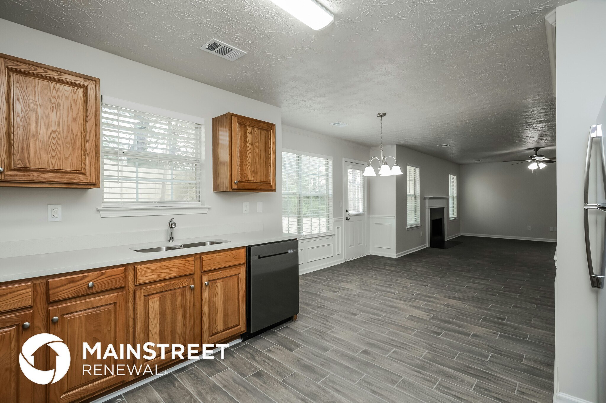 Building Photo - 6384 E Meyer Dr