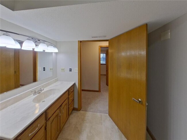 Building Photo - 14030 Candlewood Ln NE
