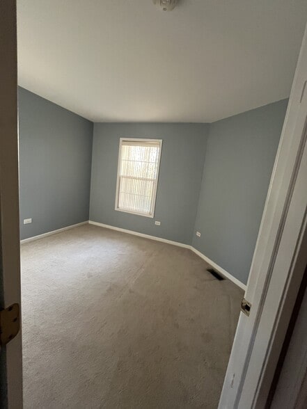 Building Photo - 16046 Fairfield Dr