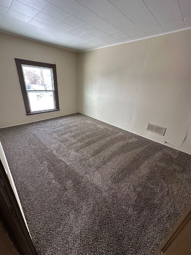 Building Photo - 171 Linn St