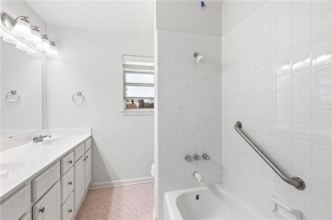 Building Photo - 426 Pine St