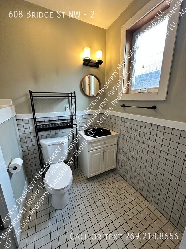 Building Photo - 608 Bridge St NW