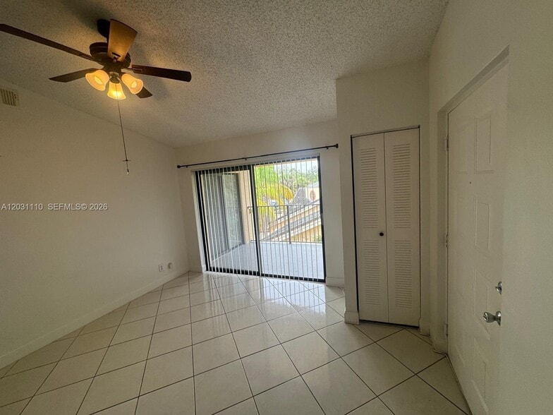 Building Photo - 9999 Summerbreeze Dr