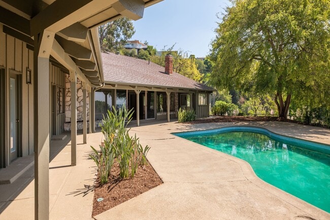 Building Photo - 1365 N Wetherly Dr