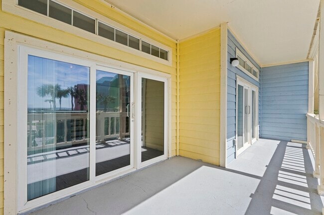 Building Photo - 7820 Seawall Blvd