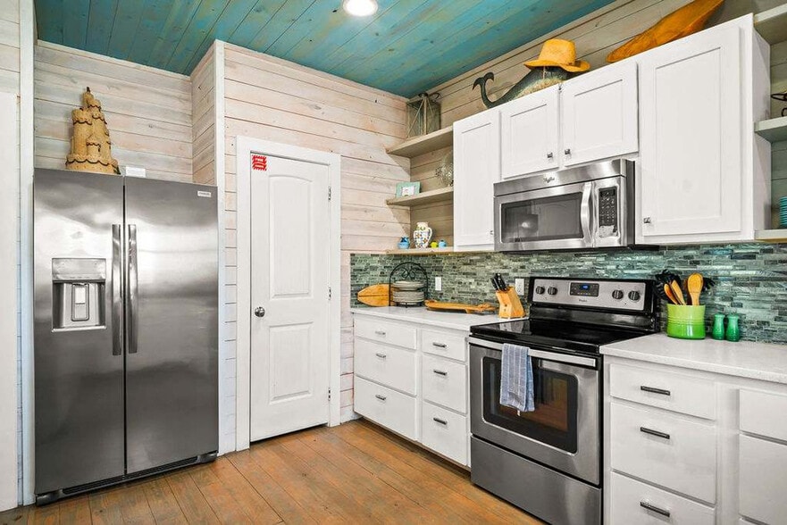 Building Photo - 2727 Eleventh Street-SI ID1023166P