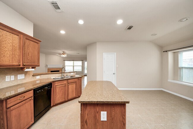 Building Photo - 7730 Trail Hollow